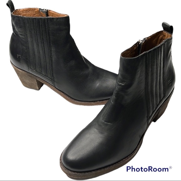 Frye blackAlton Chelsea booties size 8